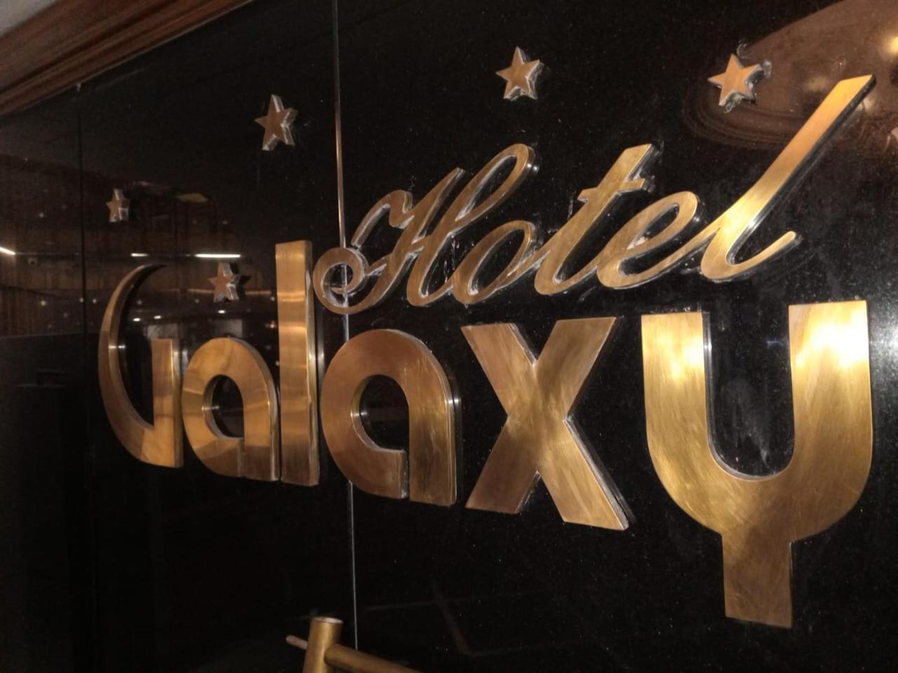 Hotel Galaxy Surat Exteriör bild